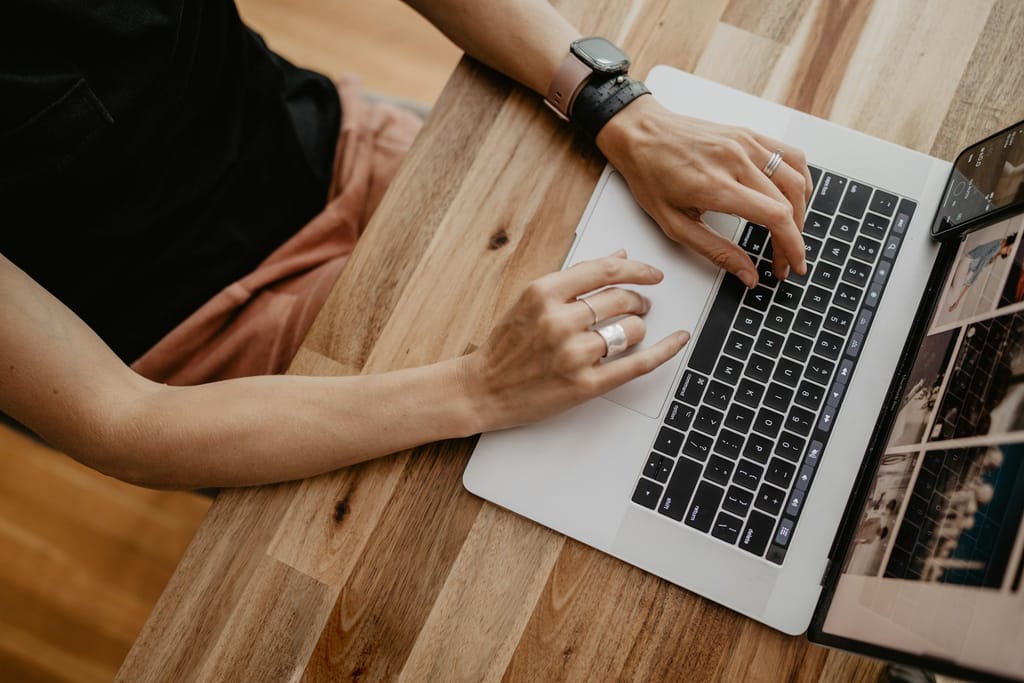 Interface d’un logiciel d’entreprise configurée en français dans le cadre d’un processus de francisation